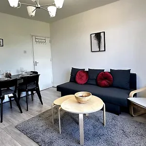  Apartment Stunning 2-bed Near London.